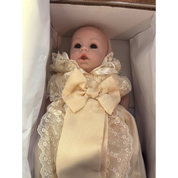 ADORA Royal Doll16" Prince George Exclusive 2013 Commemorative Edition Mint Box - Picture 5 of 8